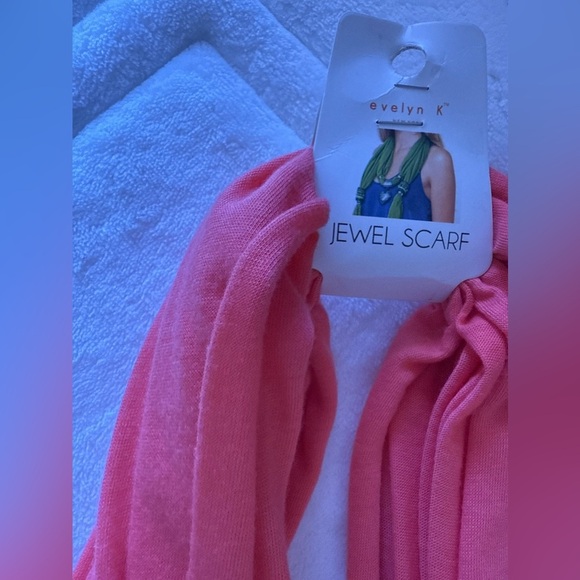 CORAL LARGE CRYSTAL HEART JEWEL SCARF - Picture 7 of 10